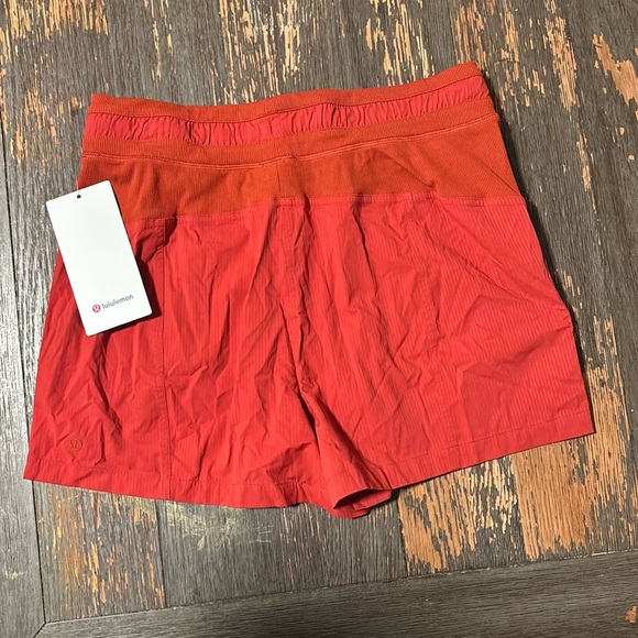 NWT Lululemon W’s Sz8 Dance Studio HR Short 3.5” in Autumn Rust. Large pockets. - Picture 5 of 9